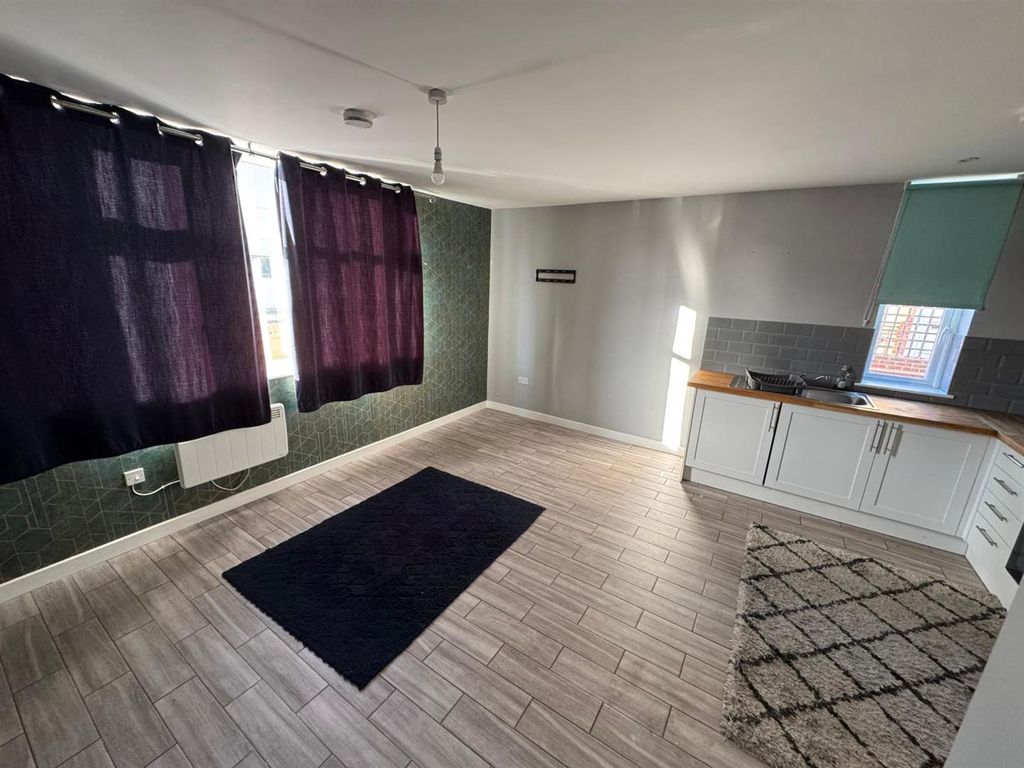 Property photo 3 of 8 Img-20251118-Wa0012.Jpg