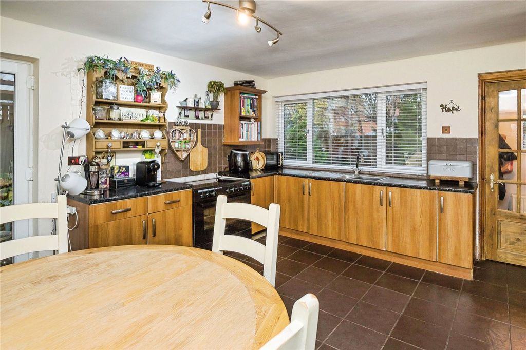 Property photo 3 of 25 Picture No. 02