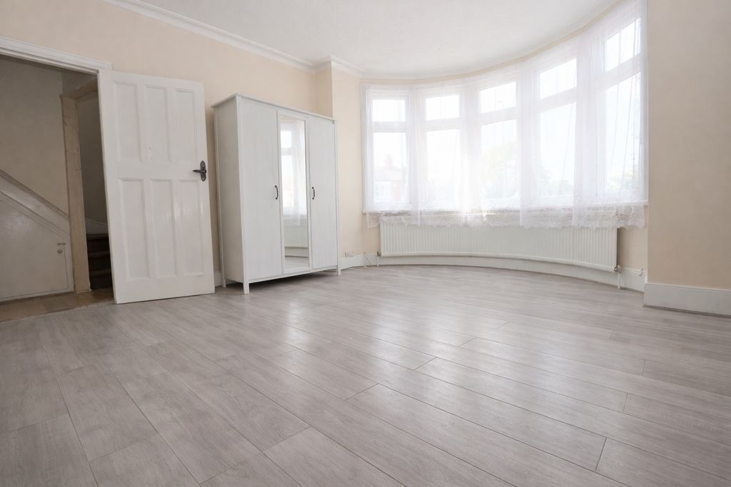 Property photo 2 of 8 Photo 5