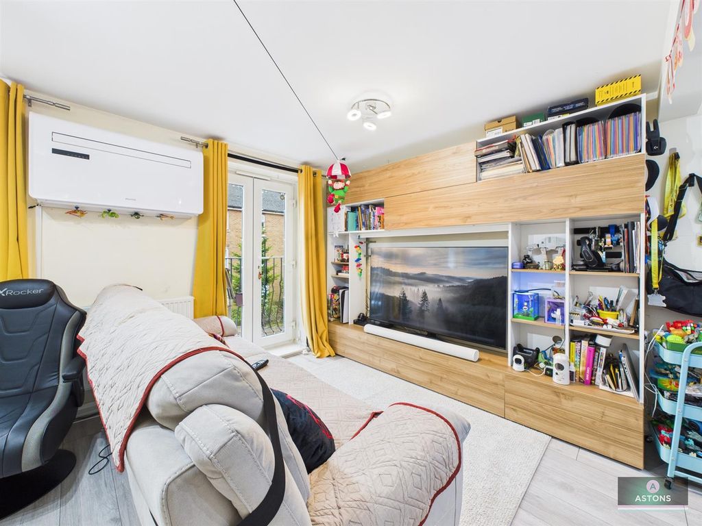 Property photo 2 of 19 Living Room