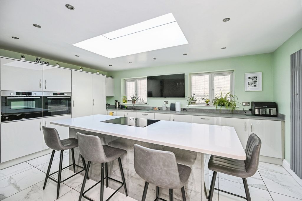 Property photo 2 of 8 Dining Kitchen