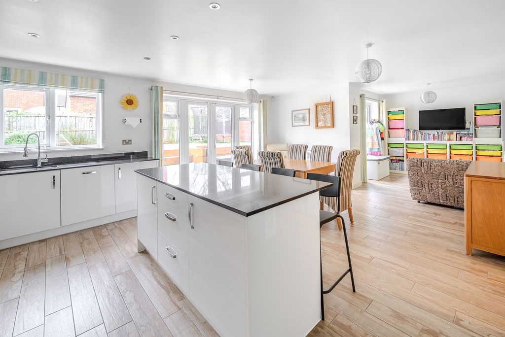 Property photo 3 of 19