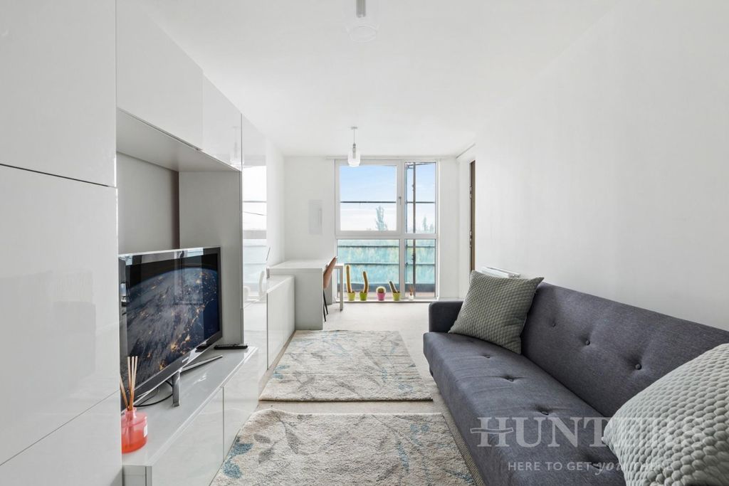 Property photo 3 of 8 Flat 27, Coppermill Heights N17 9Fg-10.Jpg