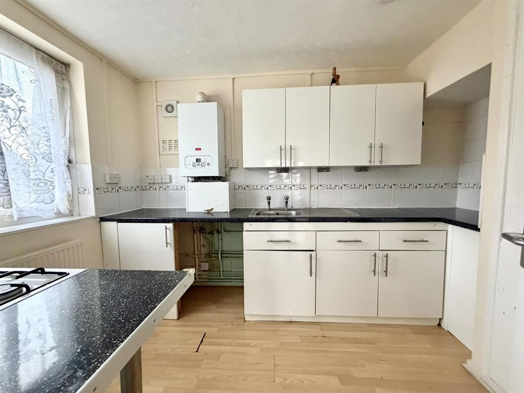 Property photo 3 of 7 Kitchen.Jpeg