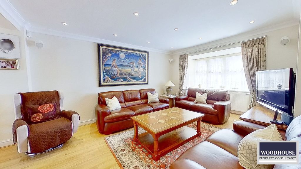 Property photo 3 of 33