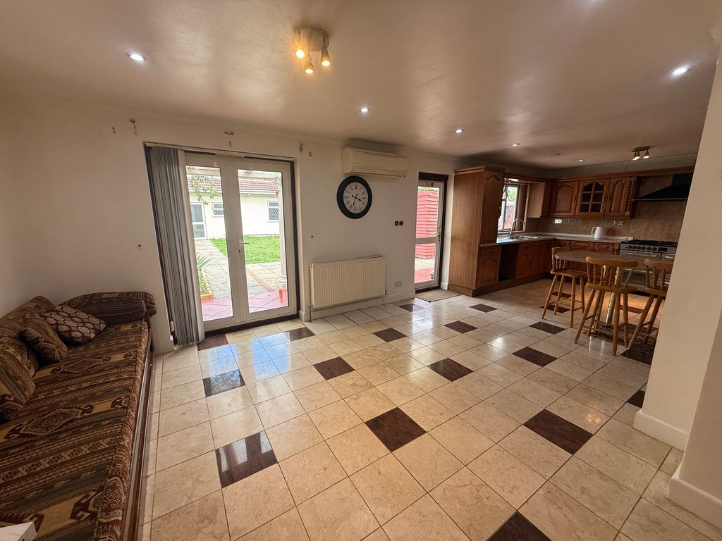 Property photo 2 of 24
