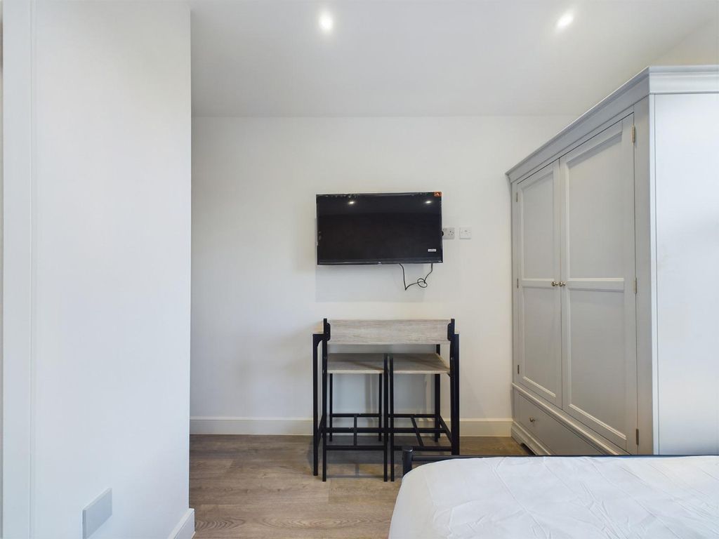 Property photo 2 of 5 Photo 3