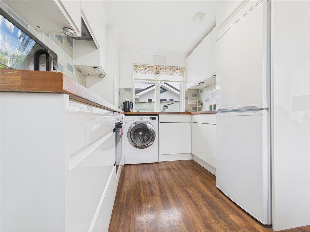 Property photo 3 of 8 Cam02453G0-Pr0202-Still002.Jpg