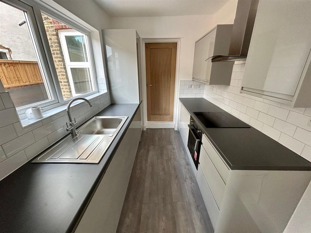 Property photo 3 of 13 Kitchen 2.Jpg