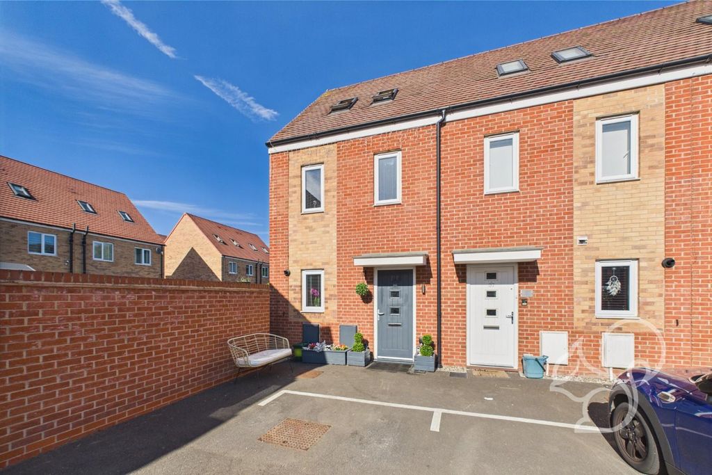 Property photo 1 of 27 Cam01659G0-Pr0453-Still028.Jpg