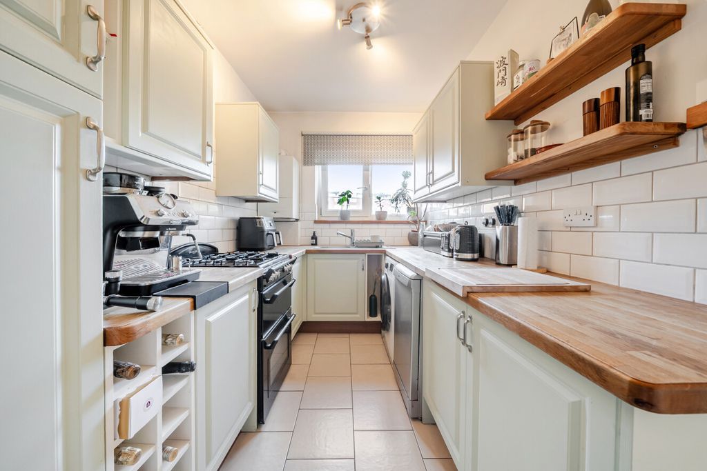 Property photo 2 of 18 1523537-7-6Abd2Af...
