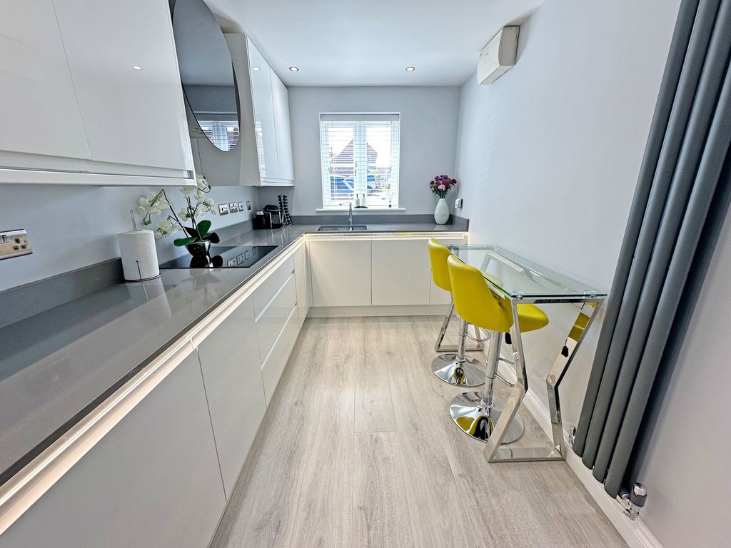 Property photo 3 of 32