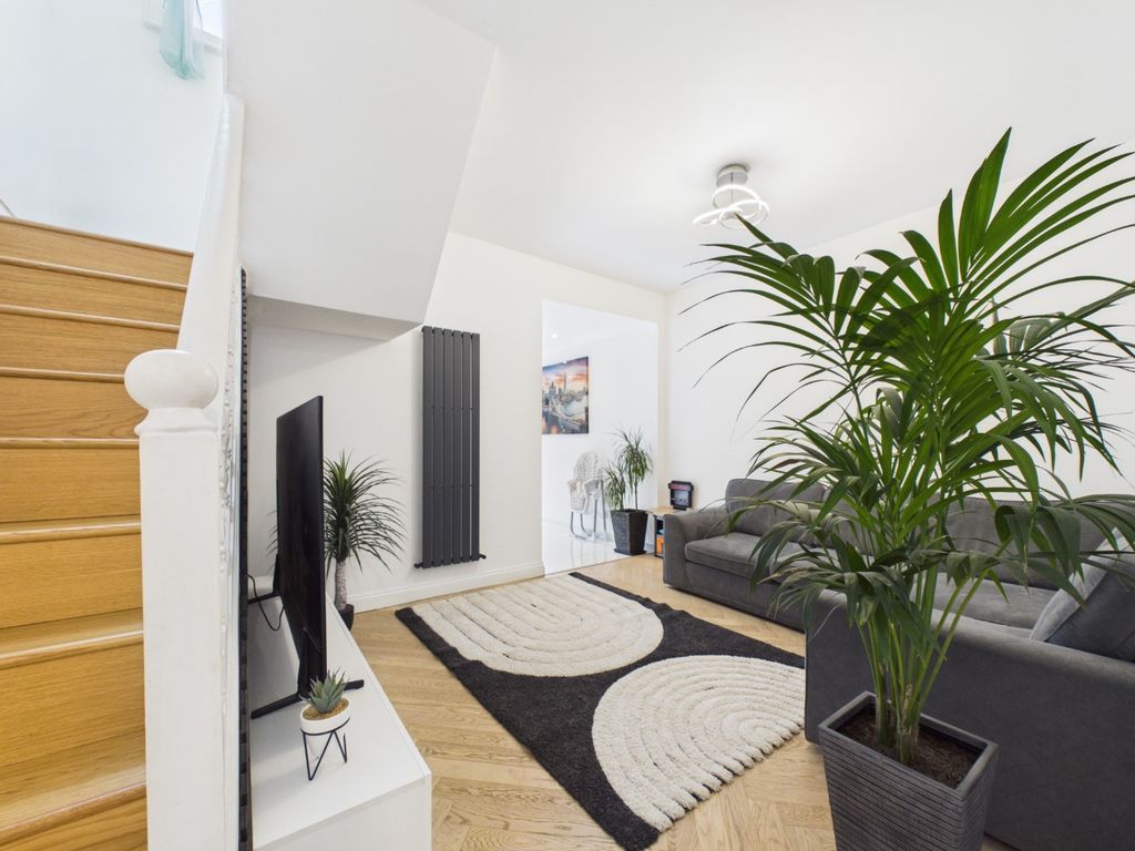 Property photo 2 of 19 5214793