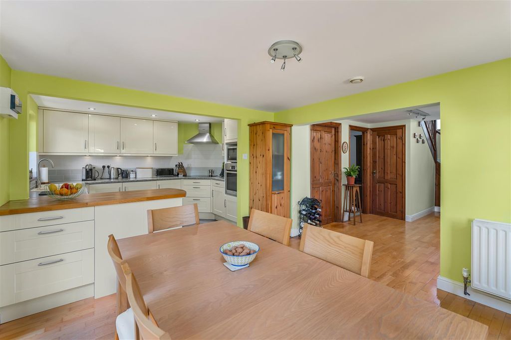 Property photo 2 of 30 Chapel Barn, Balscote-10.Jpg