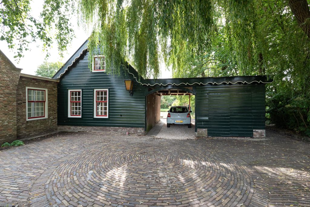 Property photo 3 of 70