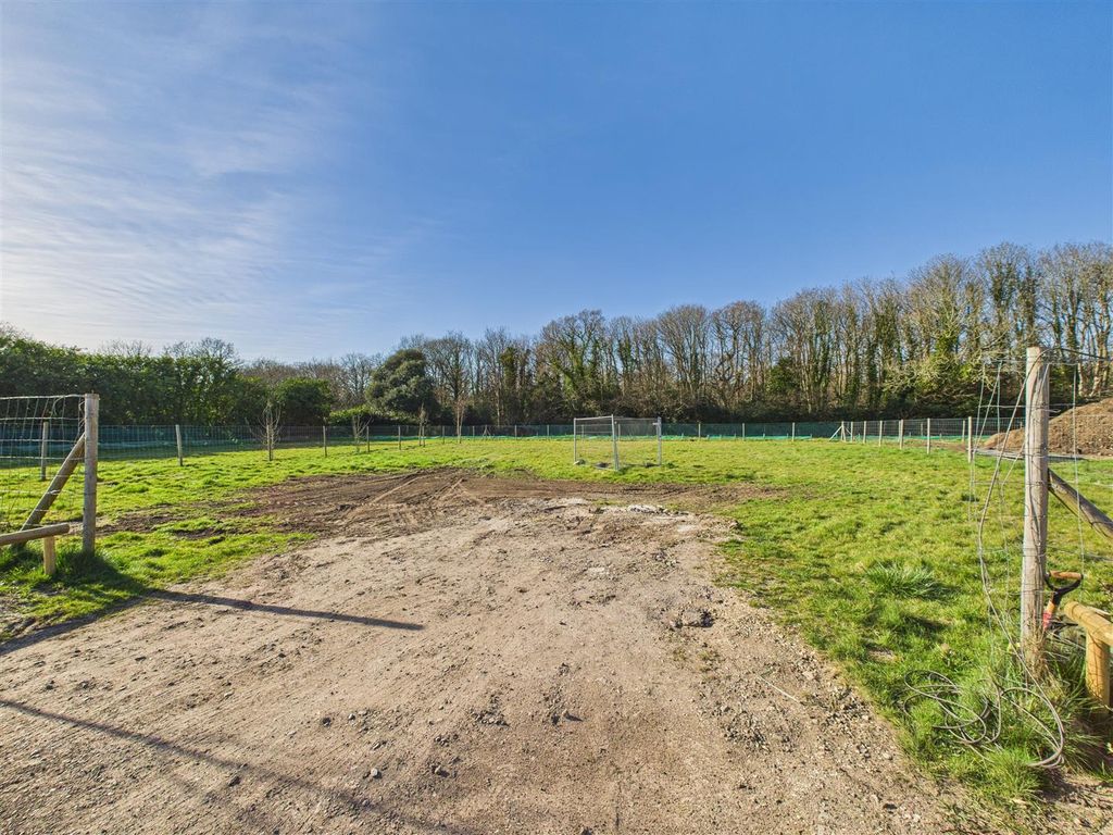 Property photo 1 of 5 5 Bedroom Land For Sale