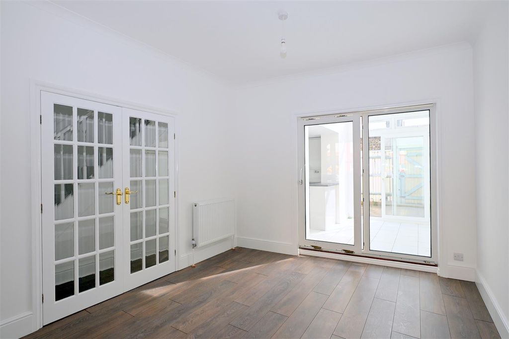 Property photo 3 of 14 Dining Room