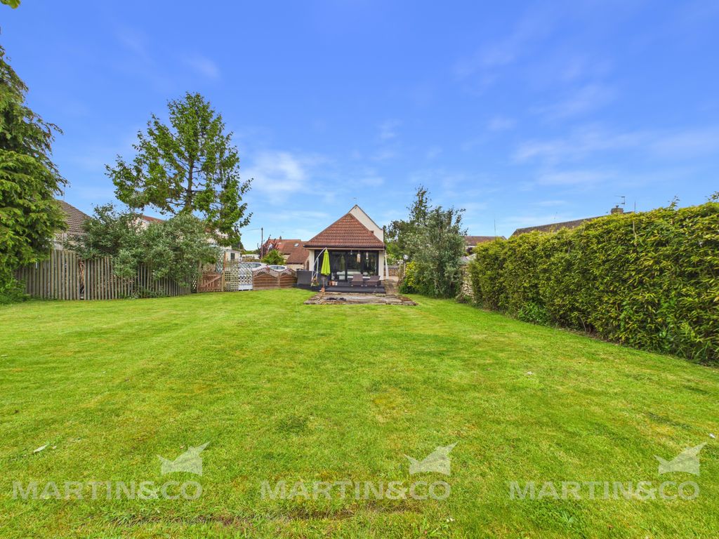 Property photo 3 of 30 Cam02406G0-Pr0626-Still013