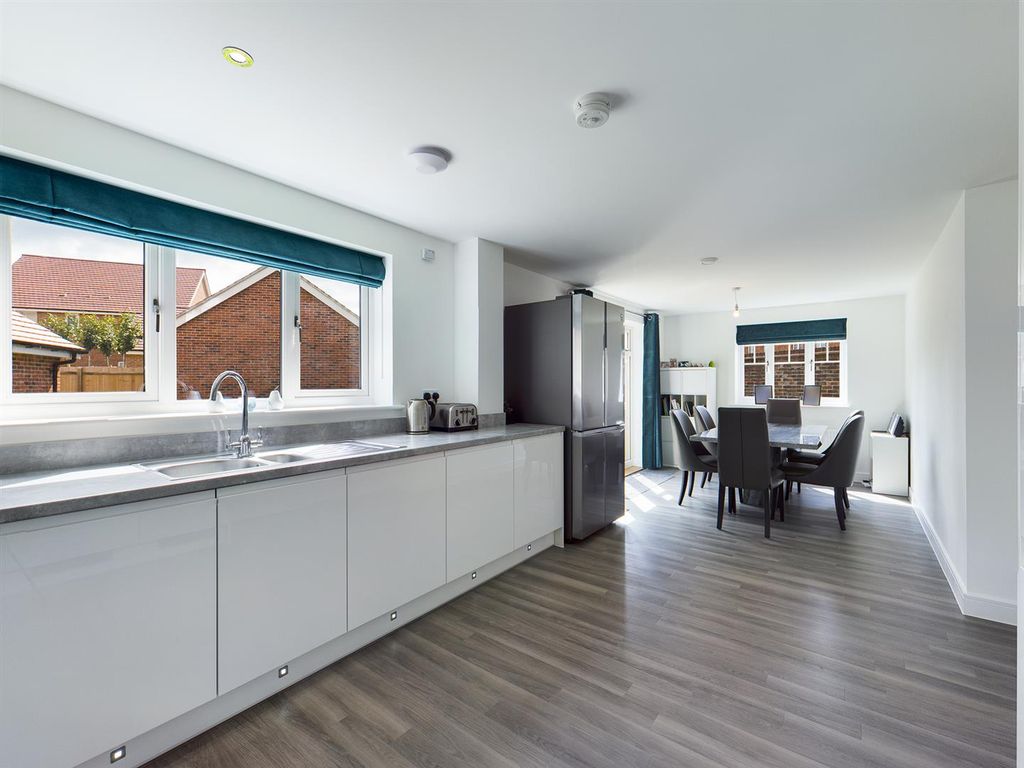 Property photo 2 of 22 Kitchen/Dining Room