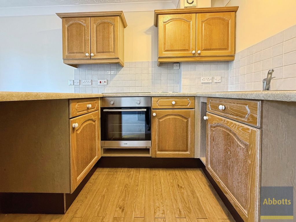 Property photo 3 of 9 Kitchen