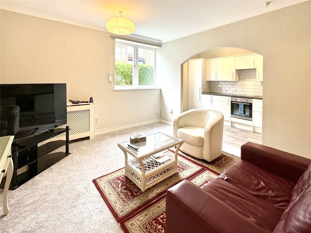 Property photo 2 of 8 Picture No. 12