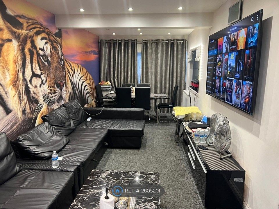 Property photo 3 of 11 Open Plan Living Room