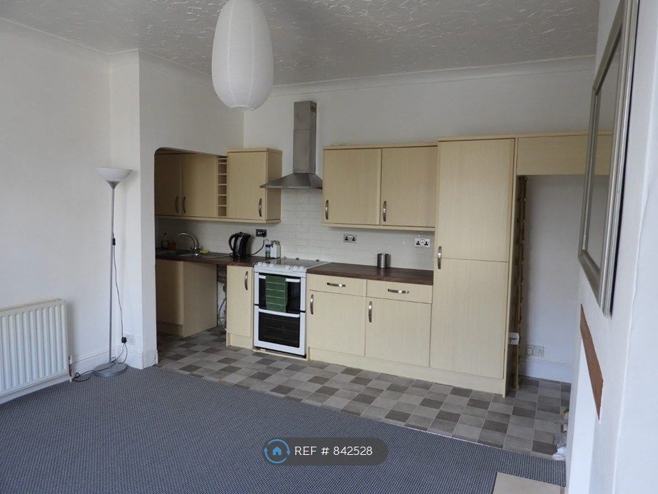 Property photo 2 of 10 Kitchen / Living Room