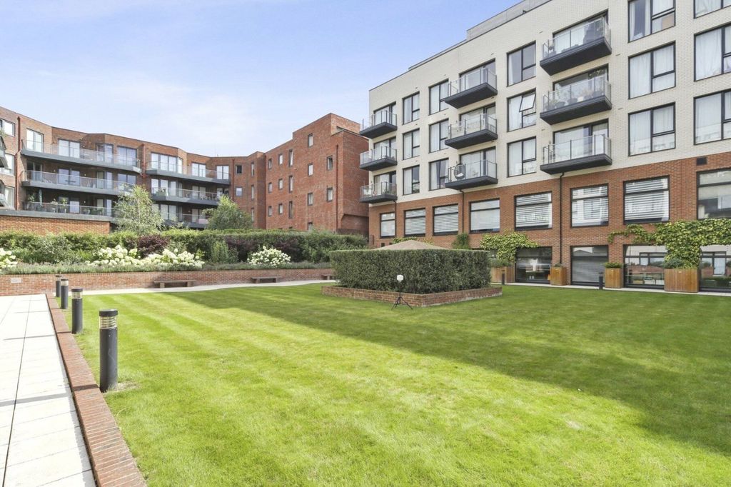 Property photo 2 of 19 Picture No. 21
