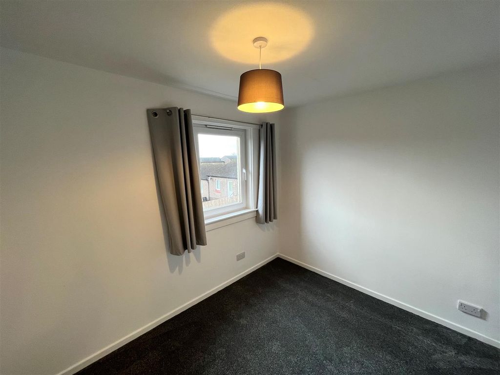 Property photo 3 of 7 Bed 2.Jpg