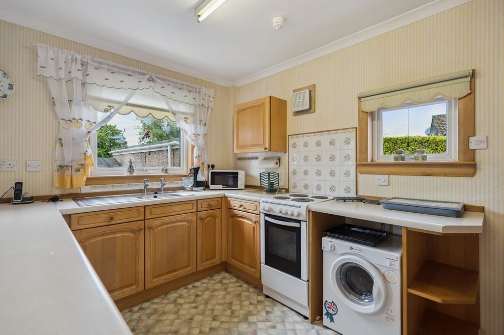 Property photo 3 of 14 Kitchen Diner
