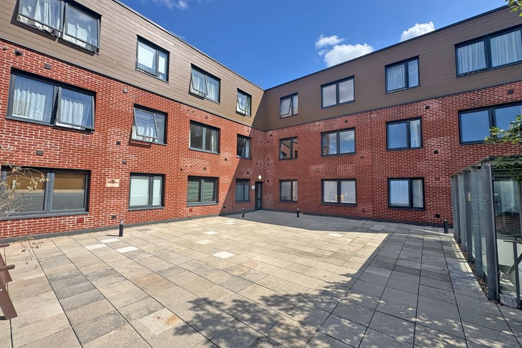 Property photo 1 of 15 4760302
