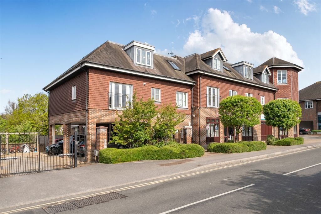 Property photo 1 of 9 (Main)