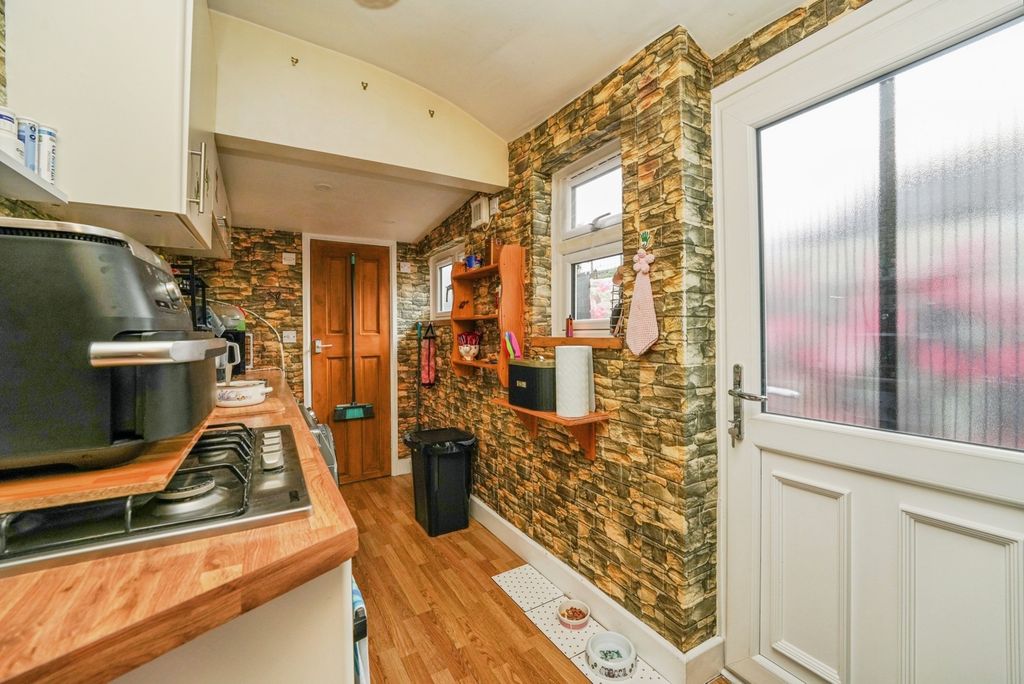 Property photo 2 of 12 Pbox-Img.Jpg