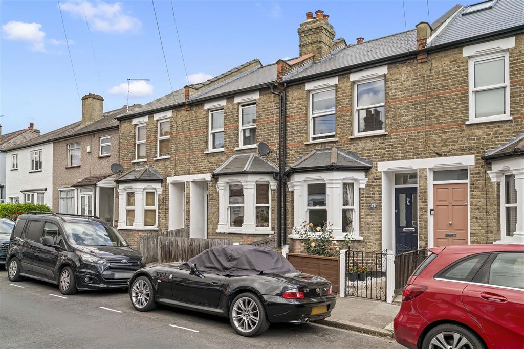 Property photo 1 of 33 77 Castle Road Tw7-1.Jpg