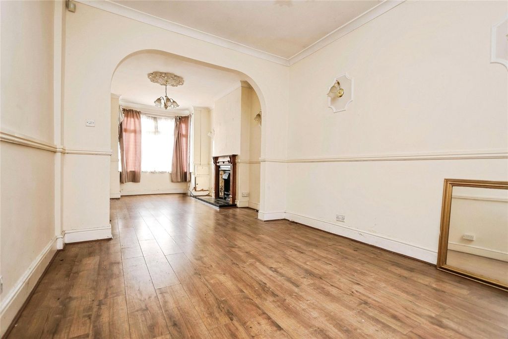 Property photo 3 of 15 Picture No. 16