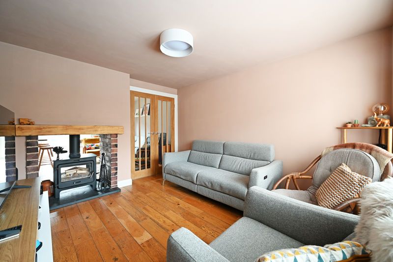 Property photo 3 of 31 Living Room