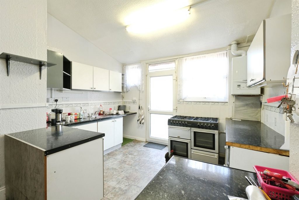 Property photo 2 of 22