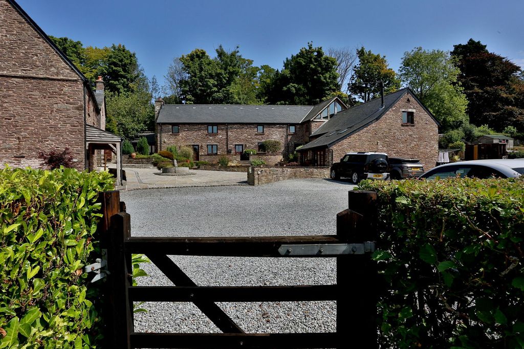 Property photo 1 of 30