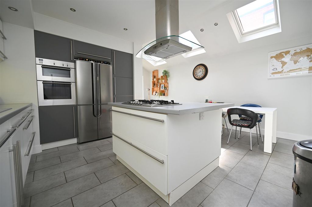 Property photo 2 of 31 Kitchen1.Jpg