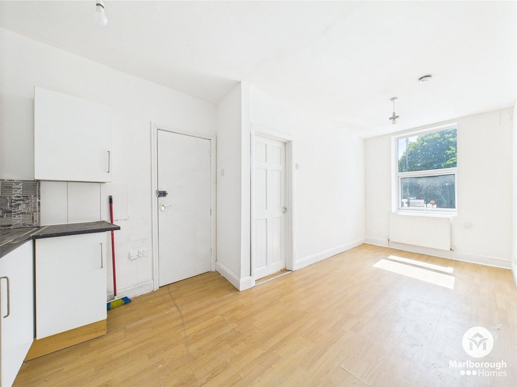 Property photo 2 of 10 Wick Road E9