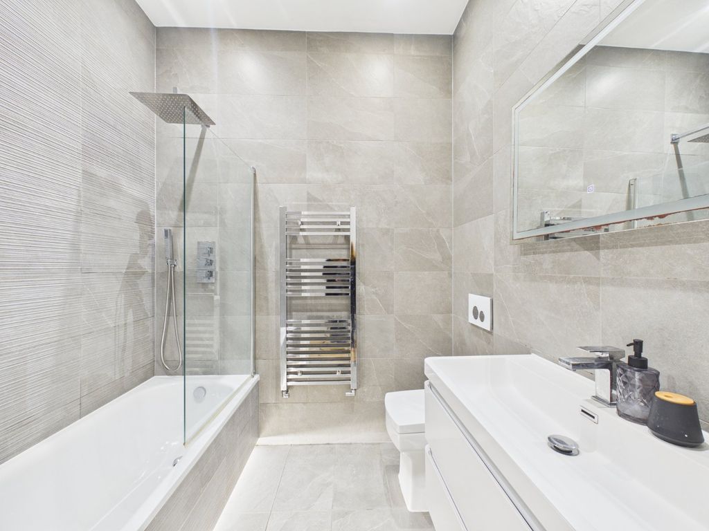 Property photo 3 of 14 Bathroom