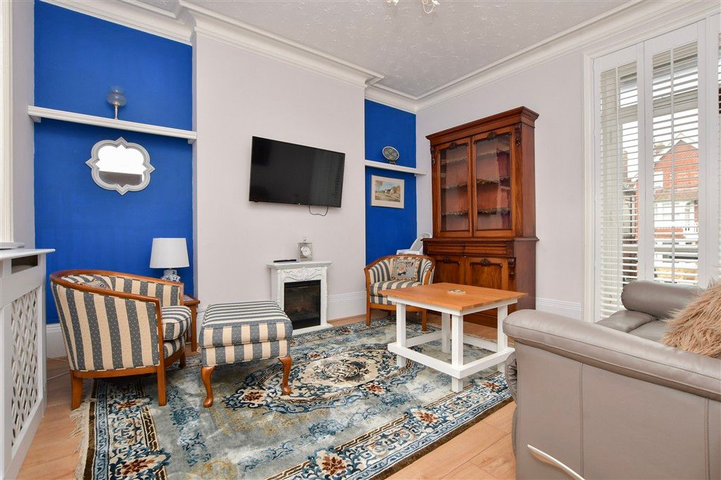 Property photo 2 of 8 Lounge