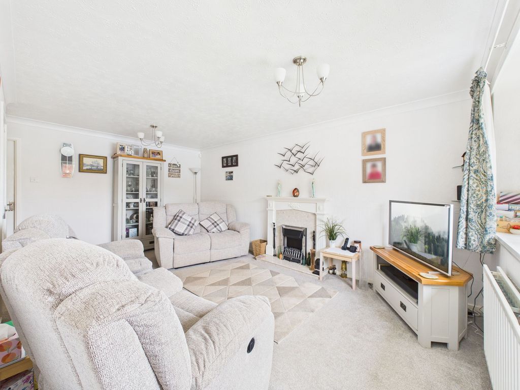 Property photo 2 of 15 Lounge