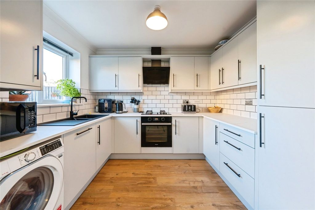 Property photo 3 of 26 Kitchen