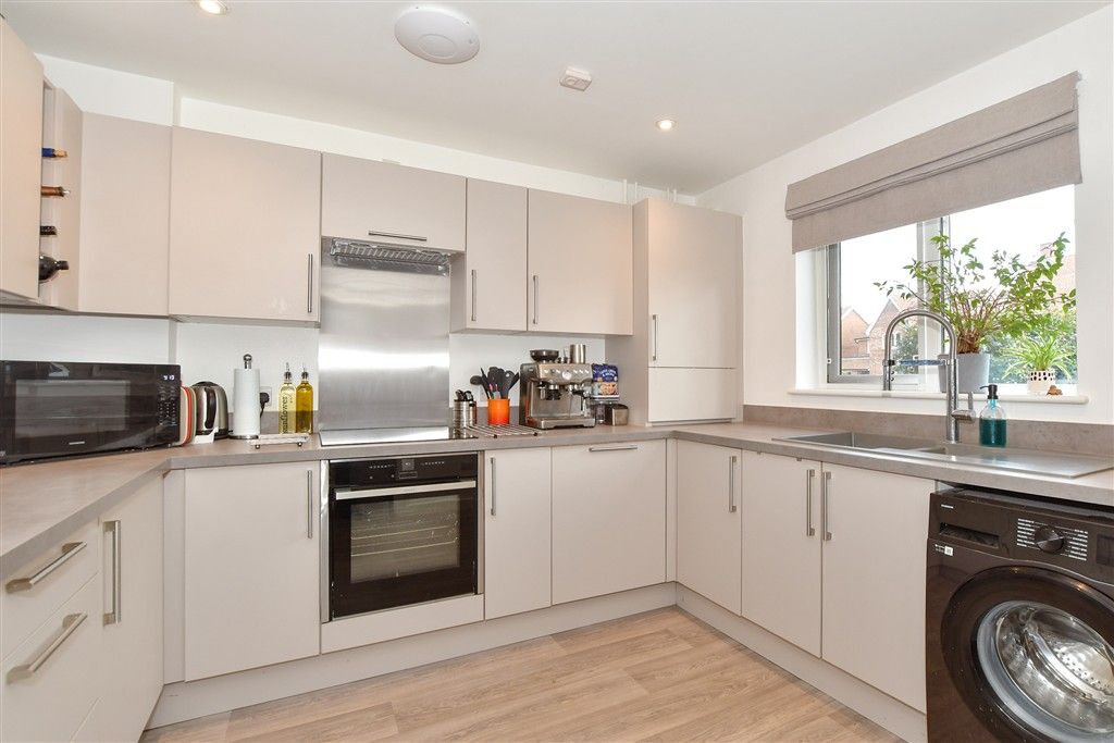 Property photo 2 of 12 Kitchen