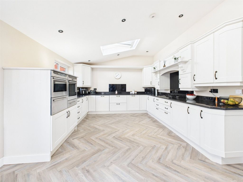 Property photo 2 of 29 Picture No. 06