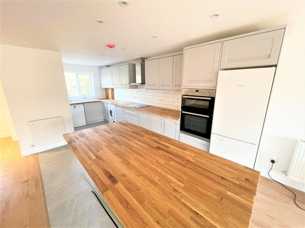 Property photo 3 of 11 Kitchen 2.Jpg