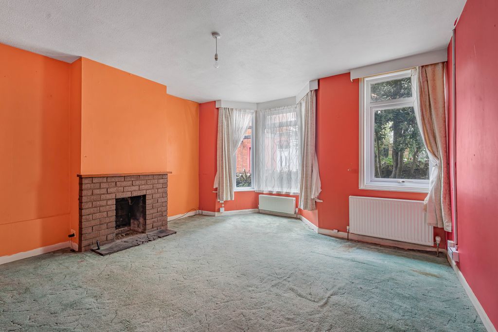 Property photo 2 of 17