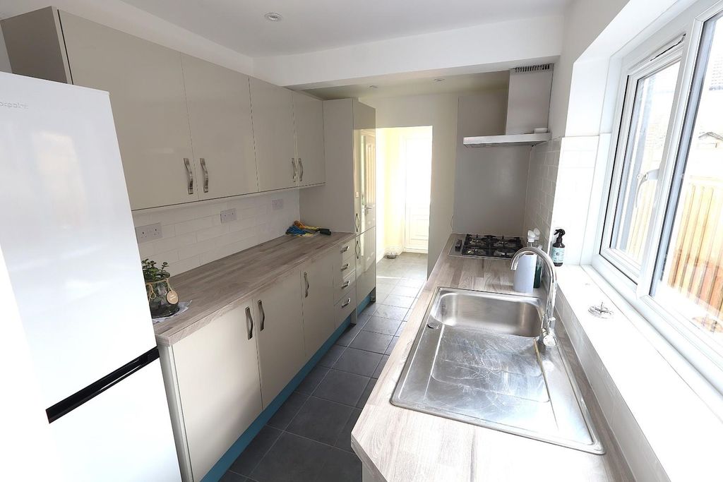 Property photo 3 of 11 Re-Fitted Kitchen