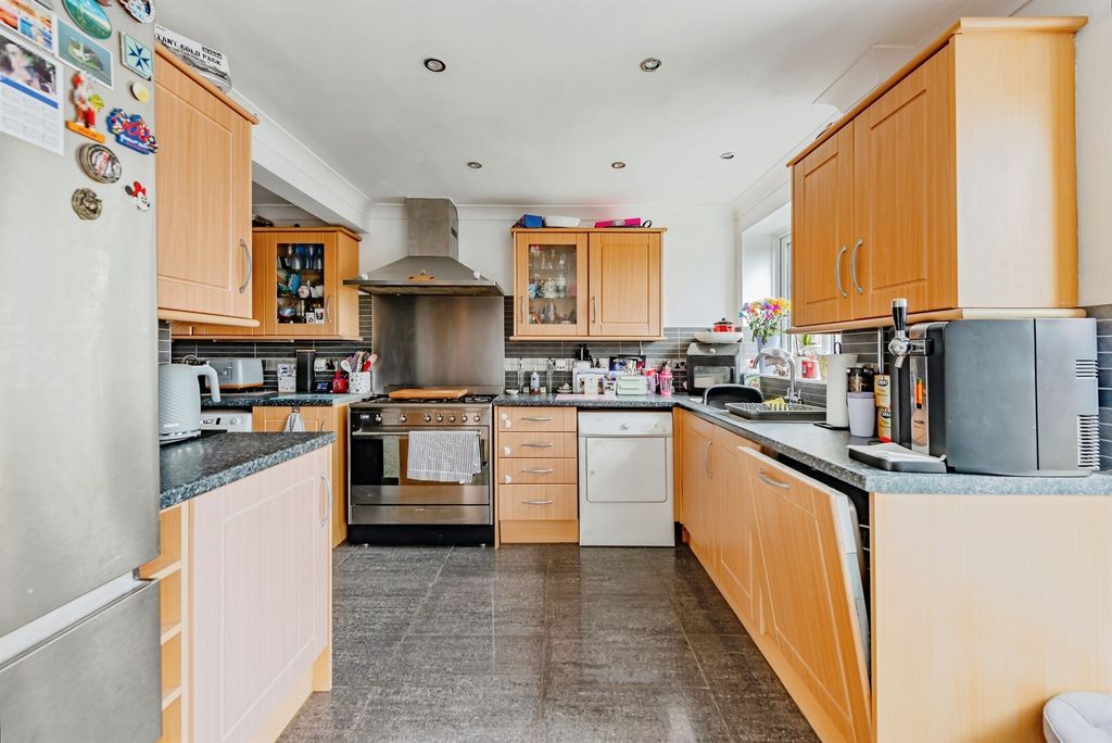 Property photo 2 of 21